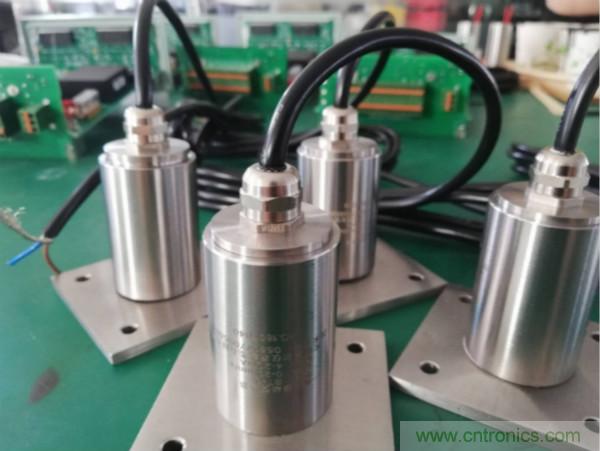 振動(dòng)傳感器的機(jī)電變換原理？主要的分類(lèi)有哪些？